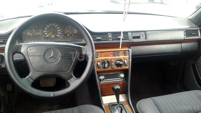 Mercedes E 220 1993, 470,000 km - 2.2 l - Quba
