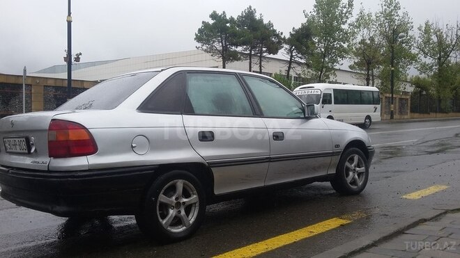 Opel Astra 1993, 230,000 km - 2.0 l - Qəbələ