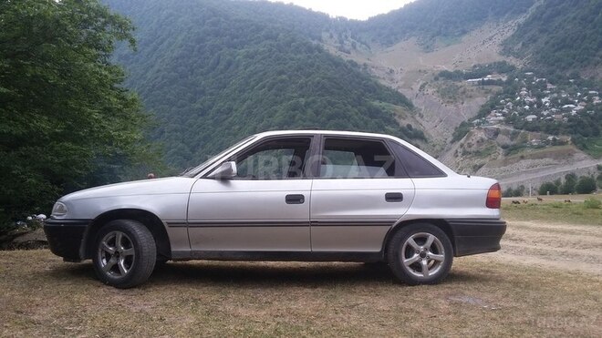 Opel Astra 1993, 230,000 km - 2.0 l - Qəbələ