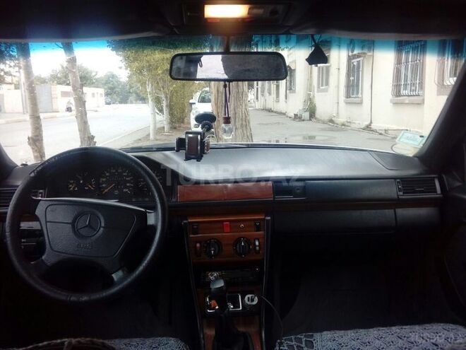 Mercedes E 250 1992, 232,052 km - 2.5 l - Bakı