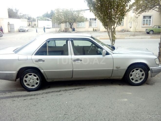 Mercedes E 250 1992, 232,052 km - 2.5 l - Bakı