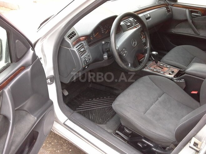 Mercedes E 270 2000, 165,000 km - 2.7 l - Bakı