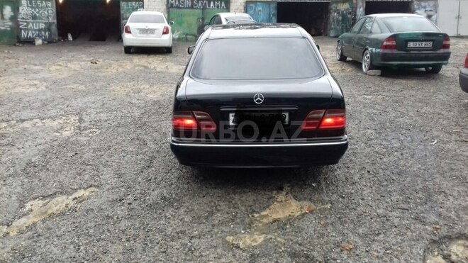 Mercedes E 220 2000, 218,000 km - 2.2 l - Bakı
