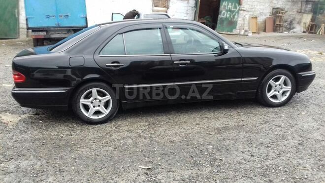 Mercedes E 220 2000, 218,000 km - 2.2 l - Bakı