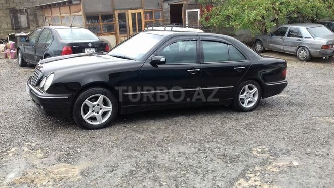 Mercedes E 220 2000, 218,000 km - 2.2 l - Bakı