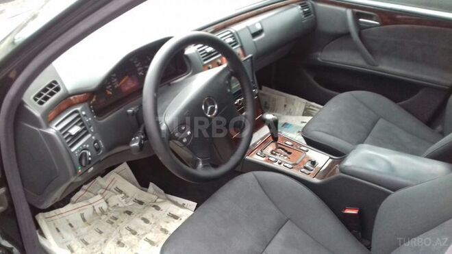 Mercedes E 220 2000, 218,000 km - 2.2 l - Bakı