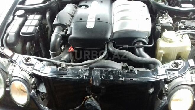 Mercedes E 220 2000, 218,000 km - 2.2 l - Bakı