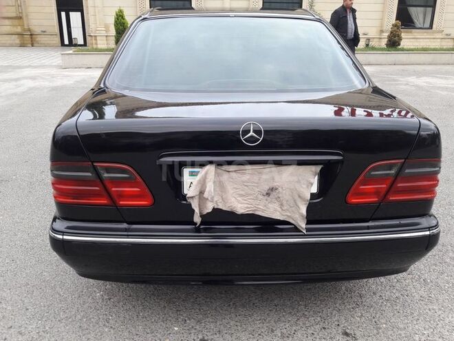 Mercedes E 240 2001, 230,000 km - 2.4 l - Bakı