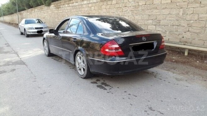 Mercedes E 240 2004, 178,695 km - 2.6 l - Bakı