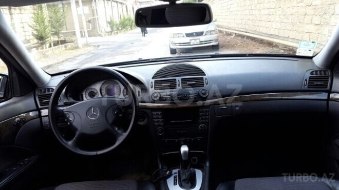 Mercedes E 240 2004, 178,695 km - 2.6 l - Bakı