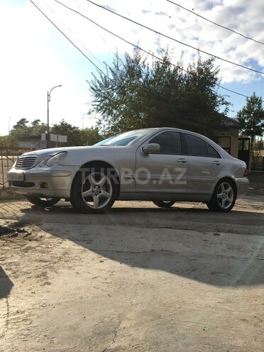 Mercedes C 240 2000, 247,000 km - 0.2 l - Saatlı