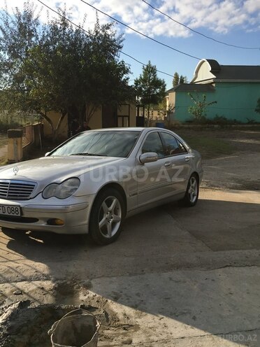 Mercedes C 240 2000, 247,000 km - 0.2 l - Saatlı