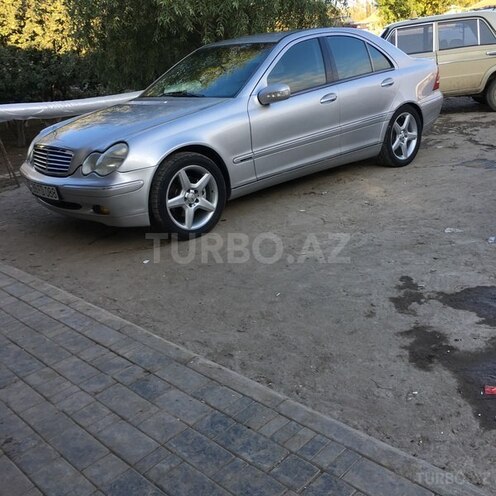 Mercedes C 240 2000, 247,000 km - 0.2 l - Saatlı