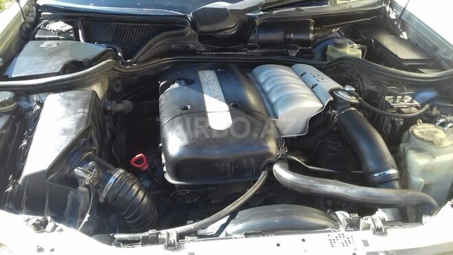 Mercedes E 220 1998, 330,300 km - 2.2 л - Bakı