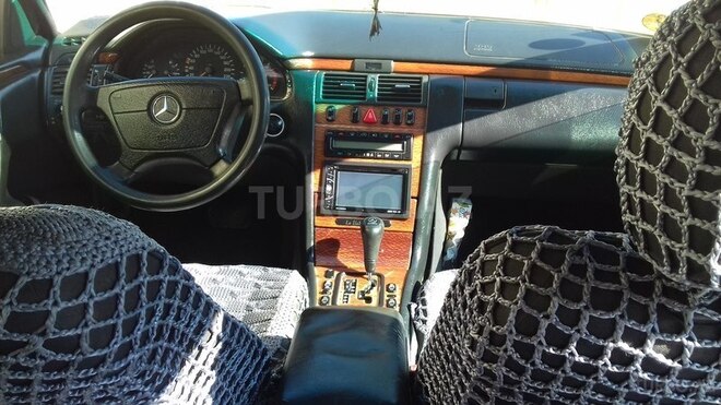 Mercedes E 220 1998, 330,300 km - 2.2 л - Bakı