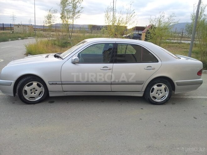 Mercedes E 220 1999, 217,000 km - 2.2 l - Bakı