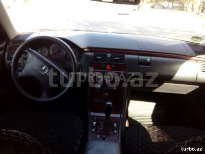 Mercedes E 220 1999, 217,000 km - 2.2 l - Bakı