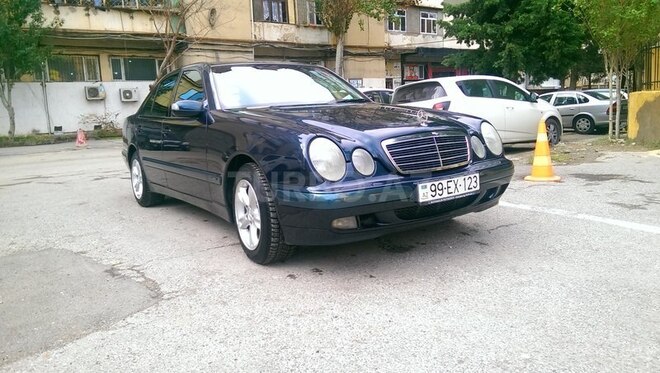 Mercedes E 220 2001, 247,000 km - 2.2 l - Bakı