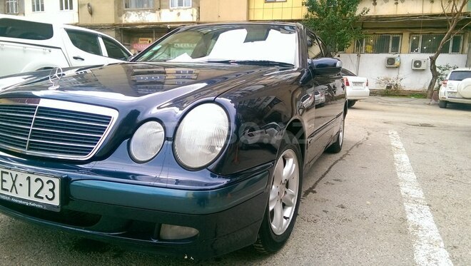 Mercedes E 220 2001, 247,000 km - 2.2 l - Bakı