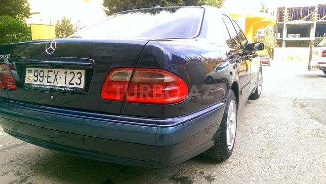 Mercedes E 220 2001, 247,000 km - 2.2 l - Bakı