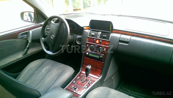 Mercedes E 220 2001, 247,000 km - 2.2 l - Bakı