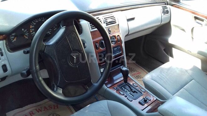 Mercedes E 240 1998, 33,200 km - 2.4 l - Bakı