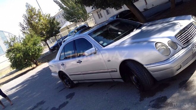 Mercedes E 240 1998, 33,200 km - 2.4 l - Bakı