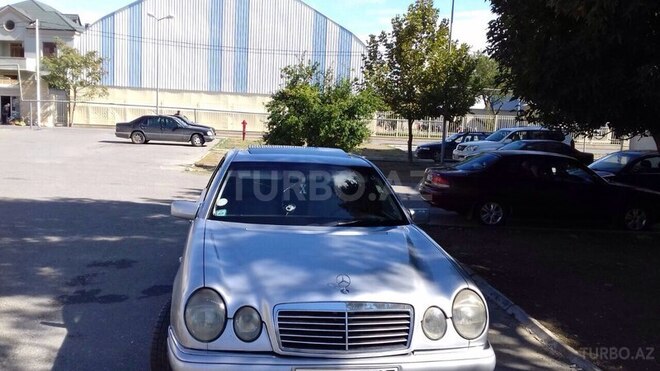 Mercedes E 240 1998, 33,200 km - 2.4 l - Bakı