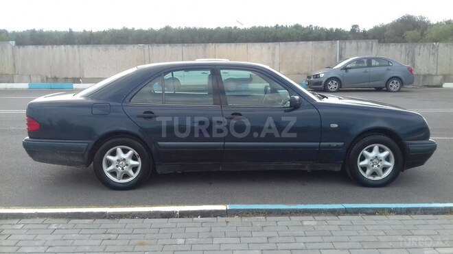 Mercedes E 240 1998, 250,000 km - 2.4 л - Sumqayıt