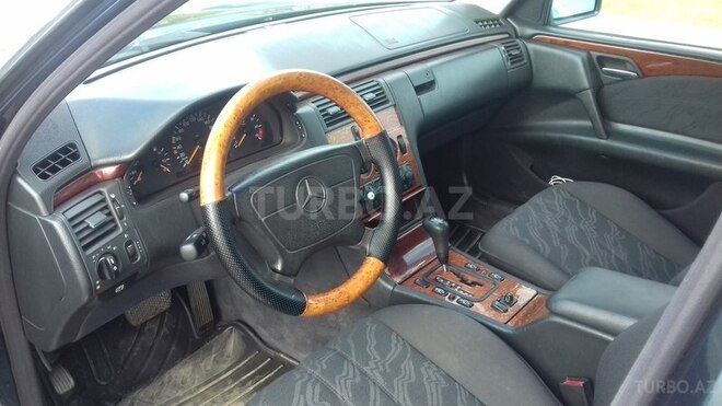 Mercedes E 240 1998, 250,000 km - 2.4 л - Sumqayıt