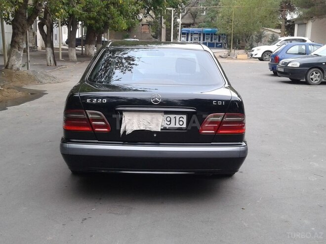 Mercedes E 220 2001, 345,000 km - 2.2 l - Sumqayıt