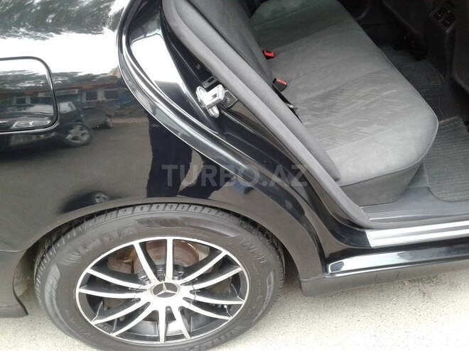 Mercedes E 220 2001, 345,000 km - 2.2 l - Sumqayıt
