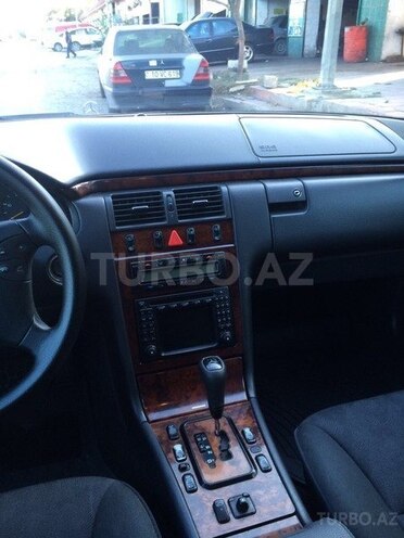 Mercedes E 220 1999, 250,000 km - 2.2 l - Bakı