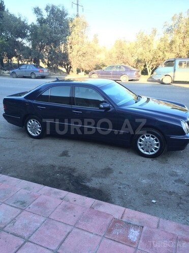Mercedes E 220 1999, 250,000 km - 2.2 l - Bakı