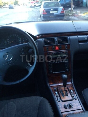 Mercedes E 220 1999, 250,000 km - 2.2 l - Bakı