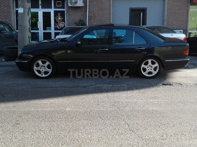 Mercedes E 220 2001, 255,000 km - 2.2 l - Bakı