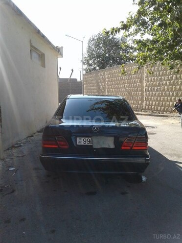 Mercedes E 220 2001, 255,000 km - 2.2 l - Bakı