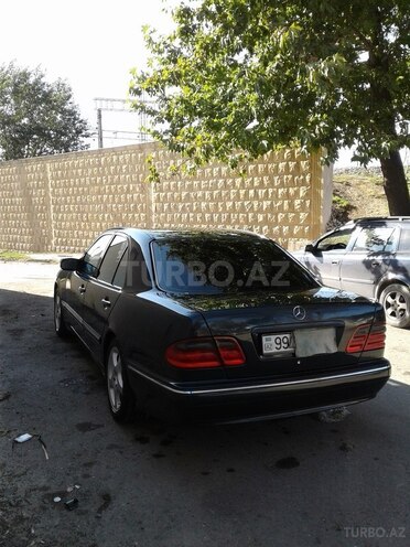 Mercedes E 220 2001, 255,000 km - 2.2 l - Bakı