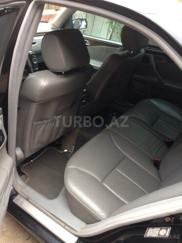 Mercedes E 240 2001, 268,500 km - 2.4 l - Bakı