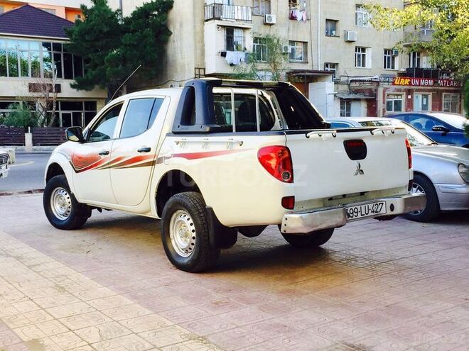 Mitsubishi L200 2011, 128,900 km - 2.5 l - Bakı