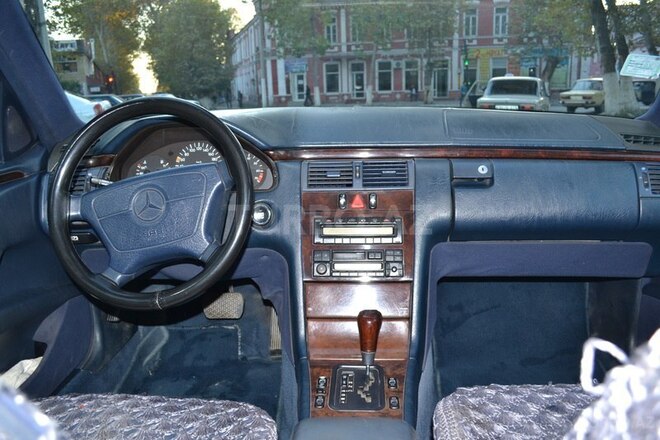 Mercedes E 200 1996, 287,520 km - 2.0 l - Ağdaş