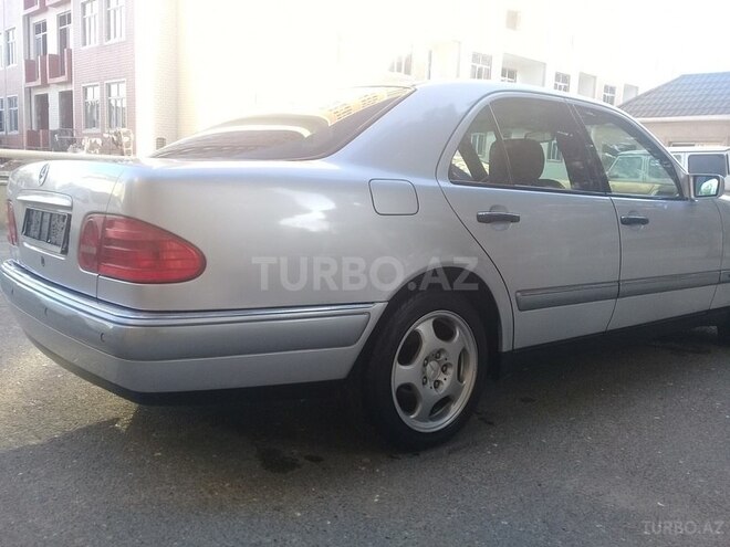 Mercedes E 240 1999, 249,000 km - 2.4 l - Bakı