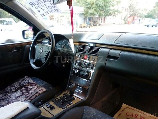 Mercedes E 240 1999, 230,000 km - 2.4 l - Bakı