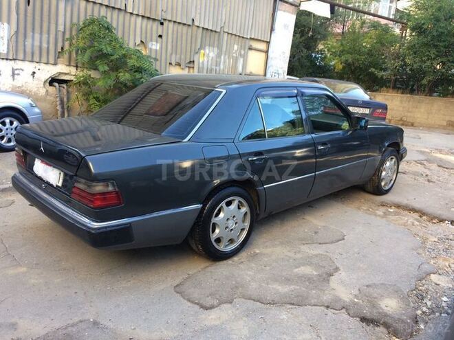 Mercedes E 230 1993, 236,363 km - 2.3 l - Bakı
