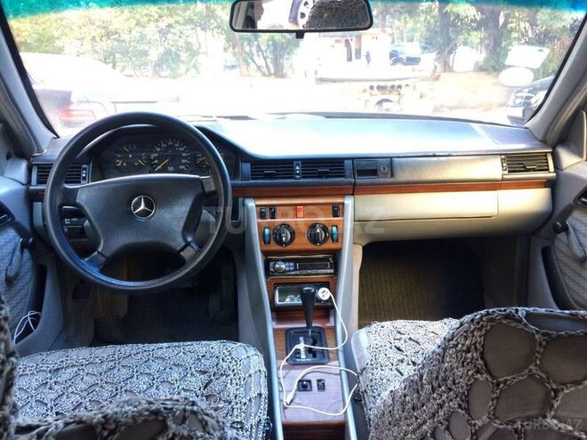 Mercedes E 230 1993, 236,363 km - 2.3 l - Bakı