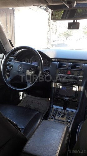 Mercedes E 320 1999, 201,000 km - 3.2 л - Bakı
