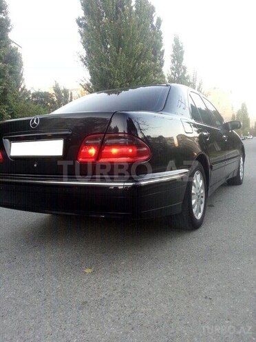 Mercedes E 220 2000, 322,300 km - 2.2 л - Bakı