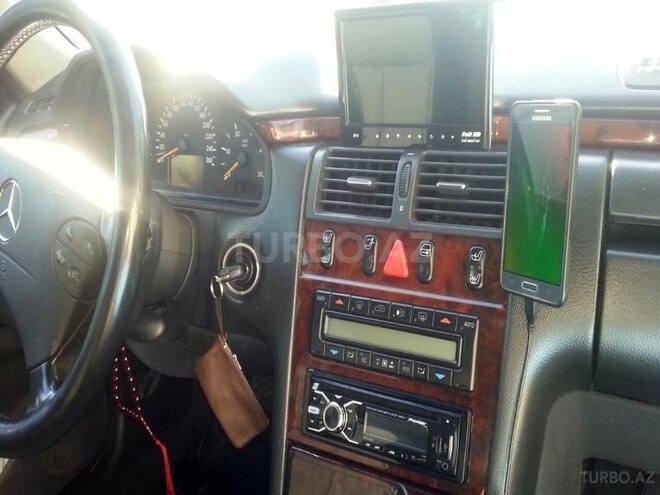 Mercedes E 220 2000, 322,300 km - 2.2 л - Bakı