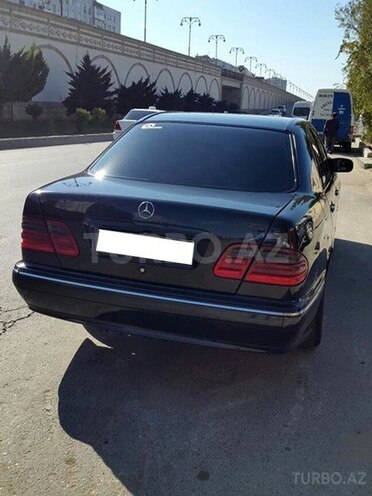 Mercedes E 220 2000, 322,300 km - 2.2 л - Bakı