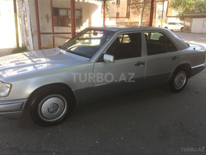 Mercedes E 220 1993, 287,000 km - 2.2 l - Bakı